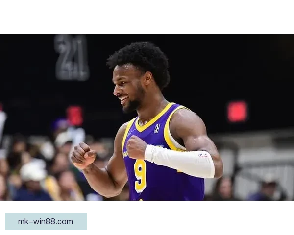 布朗尼连续背靠背胜利南湾湖人13战全胜雷迪克高度评价他努力拼搏