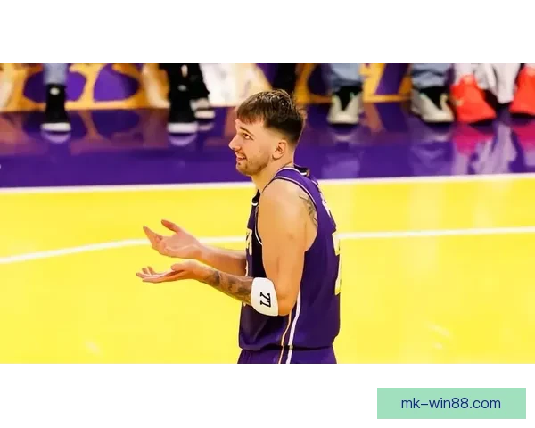 东契奇带伤鏖战三分绝平三不沾效率低迷31分遗憾吞里程悲