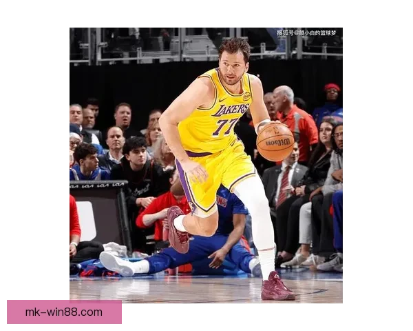 东契奇带伤鏖战三分绝平三不沾效率低迷31分遗憾吞里程悲